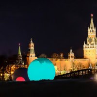 Кремль светящими шариками :: Георгий А