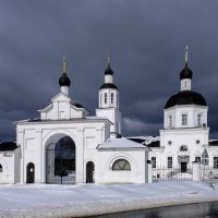 Покровский храм в селе Покровское :: Георгий А