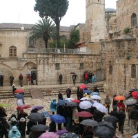 Иерусалим, храм Гроба Господня, дождь. :: Валерий Готлиб