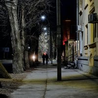 Двое в ночном городе :: Константин Бобинский