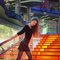 На красной лестнице. :: Саша Бабаев