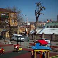 Детская площадка на городской окраине. :: Анфиса 