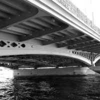 Под животом моста... :: Наталья Герасимова