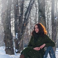 Девушка в Зелёном Пальто 2 :: Игорь Сидоров
