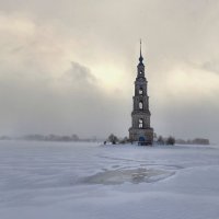 Калязинская колокольня в снежном буране :: Константин 