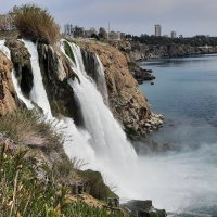 Водопад на берегу Средиземного моря :: Виктор 