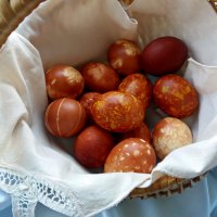Яйца ,крашенные луковой шелухой :: Galina Solovova
