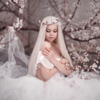 Девушка в цветущей вишне :: Алина Аристова