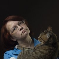 Кот и хозяйка :: Виктор Фельдшеров