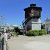 Водонапорная башня на Плотинке­­ – один из символов Екатеринбурга, памятник промышленной архитектуры :: Наталья Т