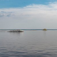 широка река Волга :: Дмитрий Лупандин