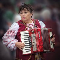 Женщина с аккордеоном... :: Павел Тодоров
