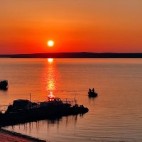 Жаркий закат на Волге :: Ната Волга