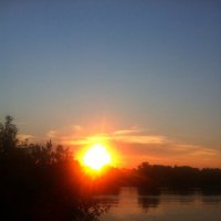 Закат  летнего солнца, над озером в Подмосковье :: Pavlov Filipp 