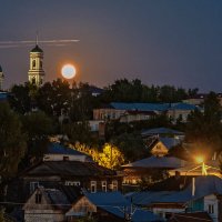 Луна над городом взошла опять... :: Сергей Шатохин 