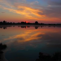 Рассвет над озером. :: Анатолий Борисов