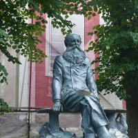 Памятник П.А.Кропоткину в Дмитрове :: Лидия Бусурина