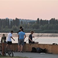 мальчишки рыбачат на заре :: Елена Шаламова