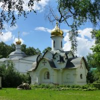 Надвратная церковь и часовня Борисоглебского монастыря. Дмитров :: Лидия Бусурина