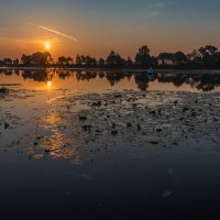 Июльский восход на реке Дубне. :: Виктор Евстратов