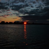 Закат над озером. :: Анатолий Борисов