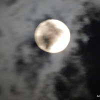 Луна и облака в вечернем небе. :: Валерьян Запорожченко