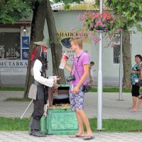 Встреча на улице Анапы :: Вера Щукина