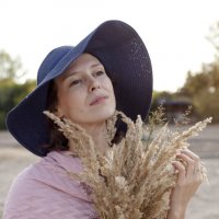 Женщина в шляпе. :: Anastasya Udacha Sosnovaya