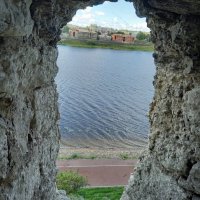 Вид с крепостной стены на реку Великая :: BoxerMak Mak
