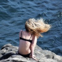 Золотистые волосы разметал тёплый морской ветер. :: Татьяна Помогалова