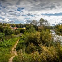 "Вдоль реки в начале осени"© :: Владимир Макаров