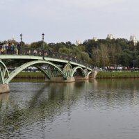 Мост к фонтану в Царицыно. :: Александр Качалин