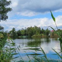Облачный день на реке Журавка :: Валерий Ткаченко