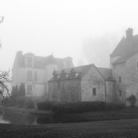 таинственность замка Понтарме в тумане :: Георгий А