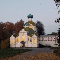 Осенняя  дорога к храму :: Сергей Кочнев