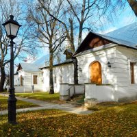 На территории Новодевичьего монастыря :: Алла Захарова
