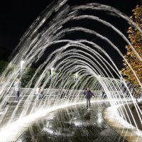 Вечер.Ажурный фонтан. Парк Краснодар. :: Alexey YakovLev