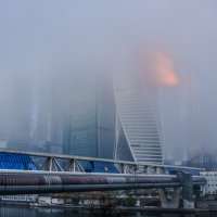 Москва-Сити всё равно не исчез несмотря на густой туман :: Георгий А