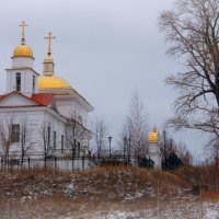 Церковь  на горе :: Нэля Лысенко