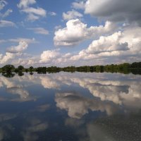 Облака над озером :: Татьяна Тюменка