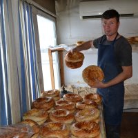 Пекарь,лепешки из  Андижана. :: Андрей Хлопонин