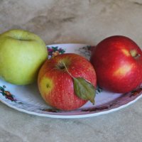 Яблочное трио. :: сергей 