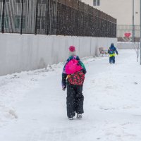 раньше в школу ходили с ранцами теперь с рюкзаками :: Валерий Иванович