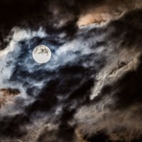 Мятежная луна :: Андрей Вигерчук