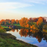 Осень на реке Тихвинка :: Сергей Кочнев