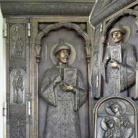 Удивительно-прекрасные двери-врата, воссоздающие невинно-убиенную царскую семью :: Тамара Бедай 