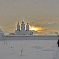 Январский денёк у Свенского монастыря :: Евгений 