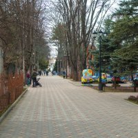 Аллея в детском парке :: Валентин Семчишин
