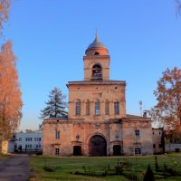 Осенний монастырь :: Сергей Кочнев