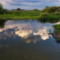 Облака в реке купаются :: Валерий VRN